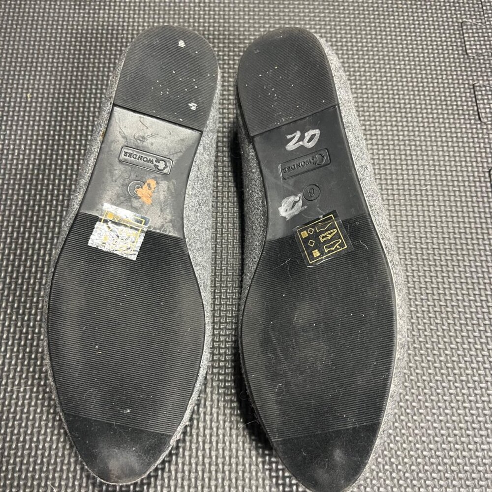 Bee Happy Embroidered Gray Felt Loafers Womens Size 8 Flat Sole Slip-On Shoes - Picture 3 of 5